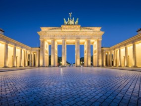 Brandenburger Tor (Brandenburg Gate) in twilight during blue hour at dawn, Berlin, Germany