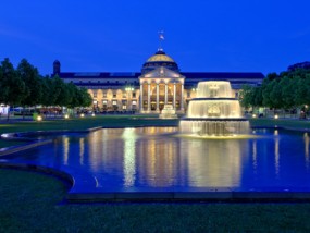 Wiesbaden, Kurhaus, am Abend (Juni 2014)